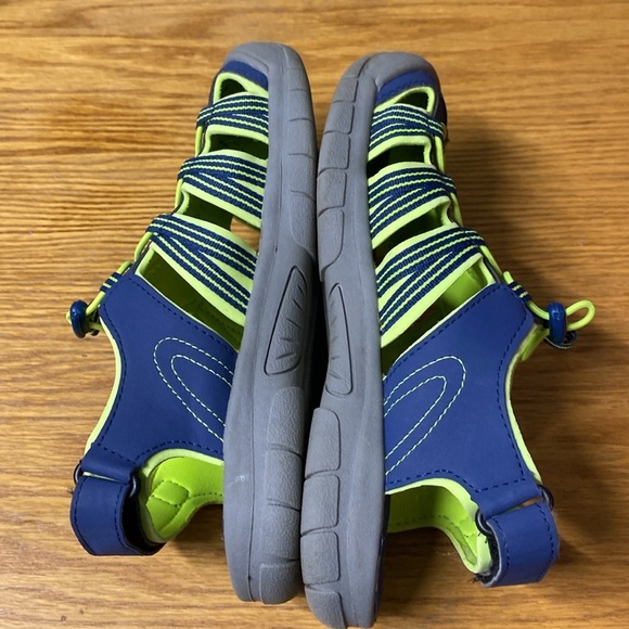 DSG Direct Youth Caged Sandals Size Youth 6 - Picture 6 of 8